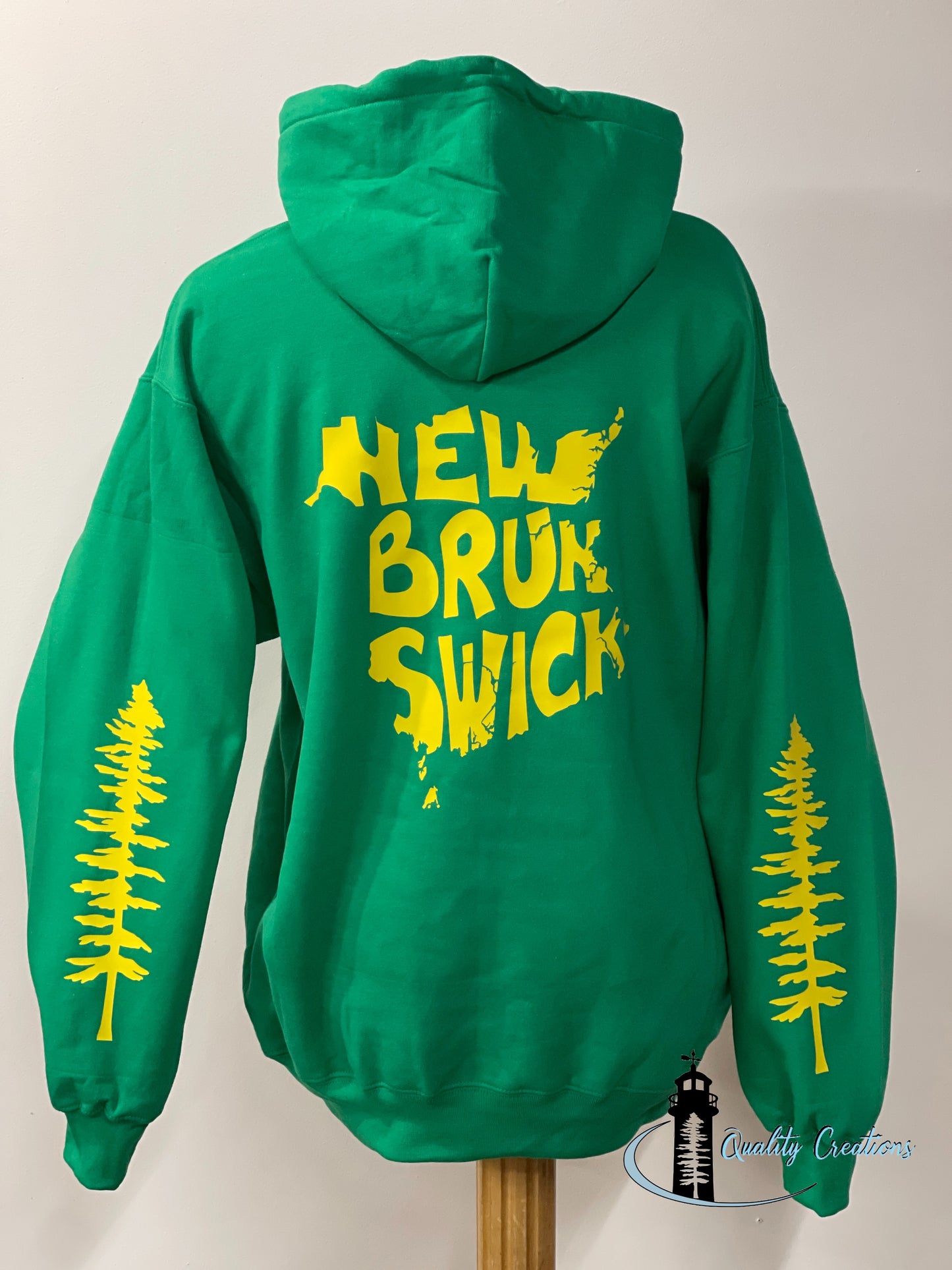 Sweat à capuche du Nouveau-Brunswick avec les arbres de Sitka